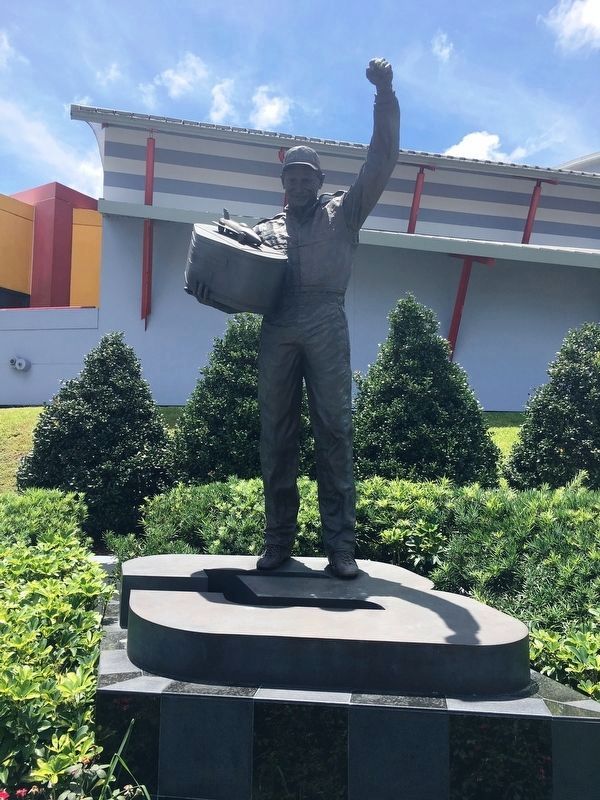 Dale Earnhardt Statue image. Click for full size.