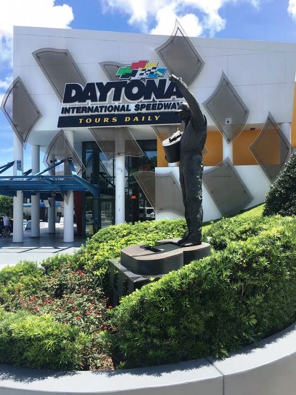 Dale Earnhardt Statue image. Click for full size.