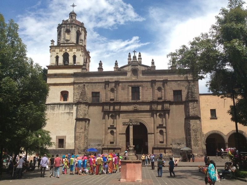 The nearby church of Saint John the Baptist (Templo de San Juan Bautista). Click for full size. The nearby church of Saint John the Baptist (Templo de San Juan Bautista) image. Click for full size.