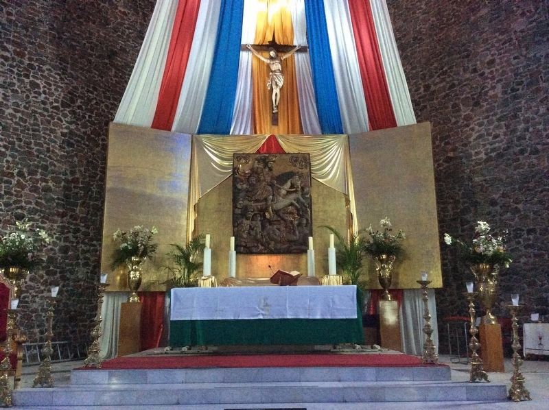 The altar of the Church of Santiago image. Click for full size.