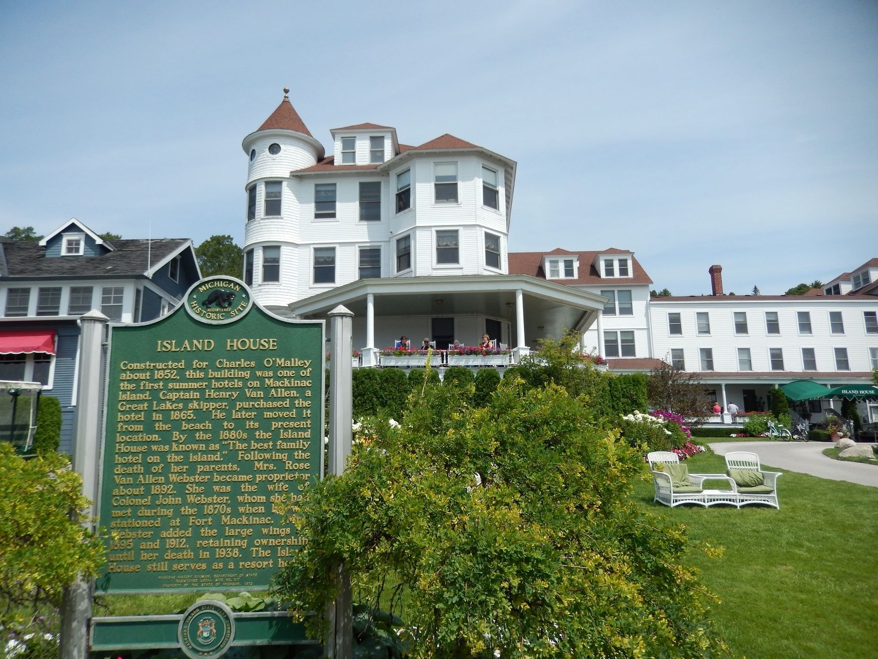 Island House Marker (<b><i>wide view</b></i>). Click for full size. Island House Marker (<b><i>wide view</b></i>) image. Click for full size.