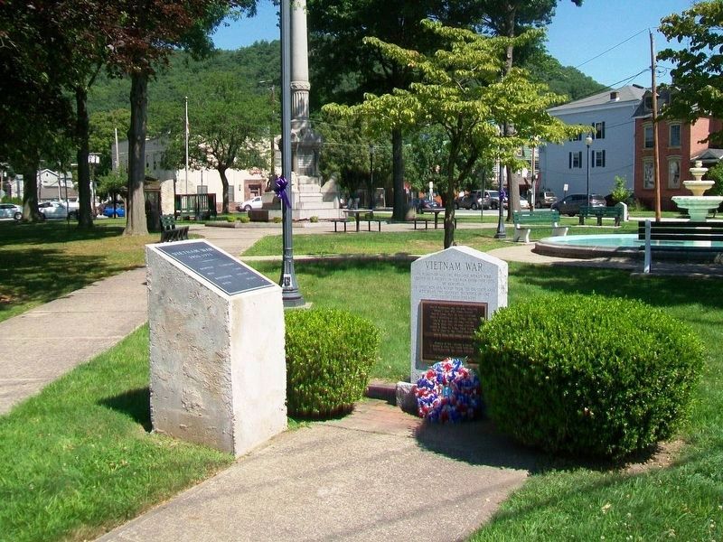 Vietnam War Memorial. Click for full size. Vietnam War Memorial image. Click for full size.