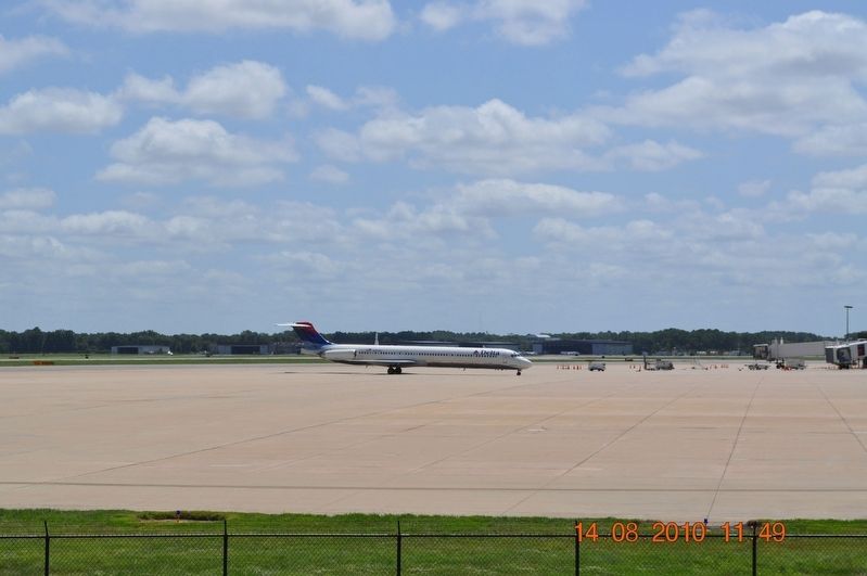 Norfolk International Airport Marker image. Click for full size.