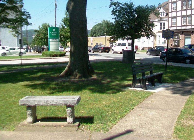 U.S. Naval Services Honored Dead Memorial Bench image. Click for full size.