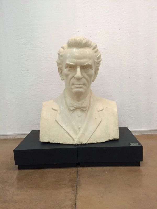 Bust of Miguel Garcia Granados image. Click for full size.