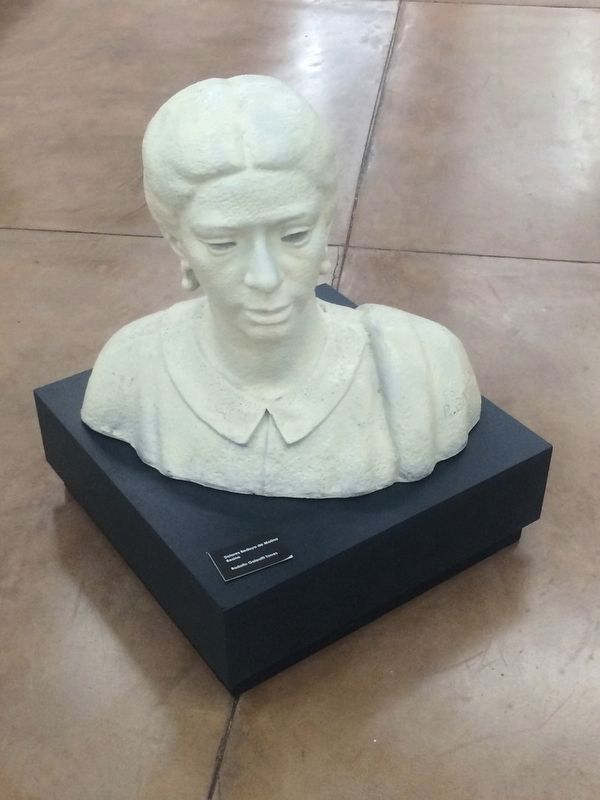 Bust of Dolores Bedoya de Molina image. Click for full size.