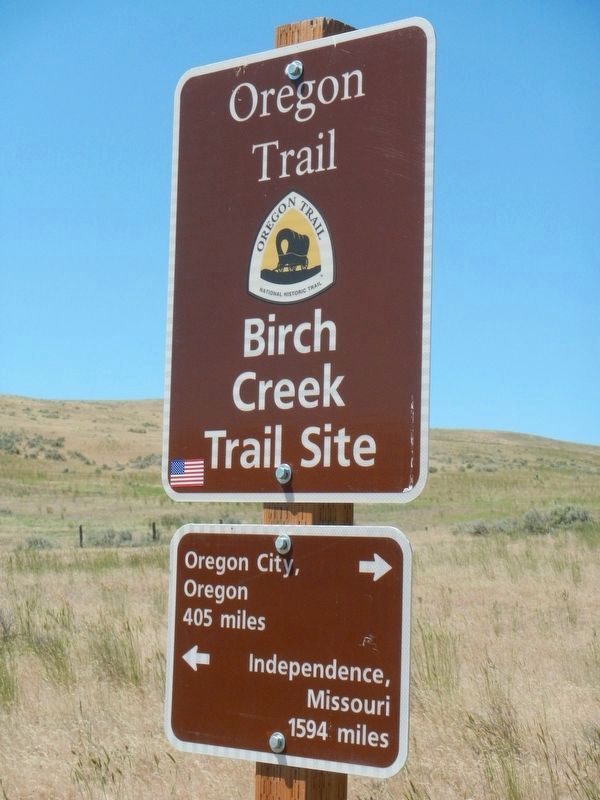 Oregon Trail mileage sign; if only the emigrants had had one. image. Click for full size.