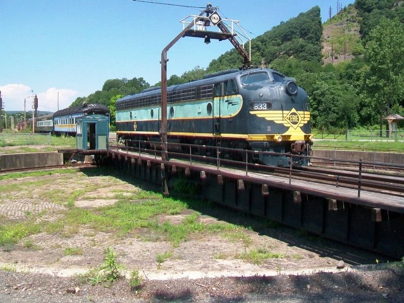 Erie 833 on Turntable image. Click for full size.