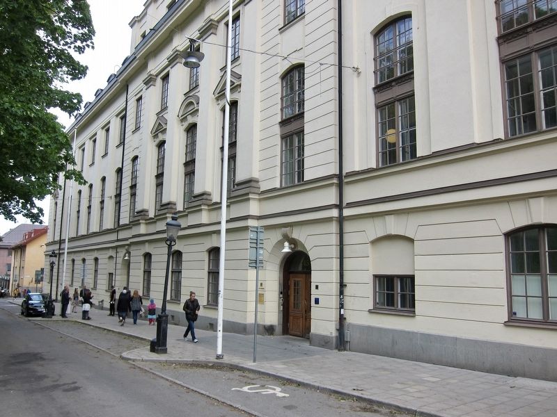 F D Stockholms Hgskola / Stockholm University Marker - Wide View image. Click for full size.