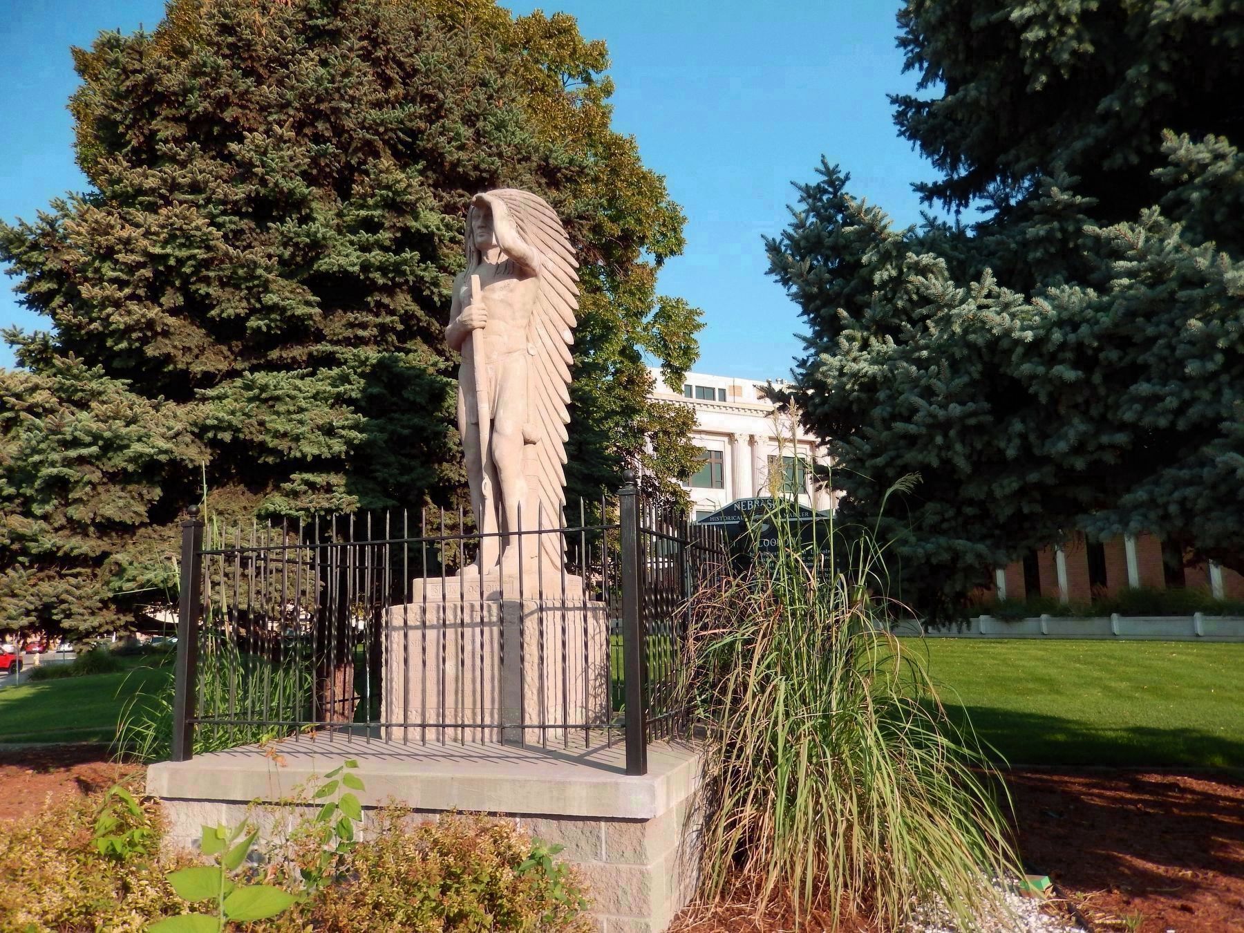 Sioux Lookout Statue (<b><i>wide view</b></i>) image. Click for full size.