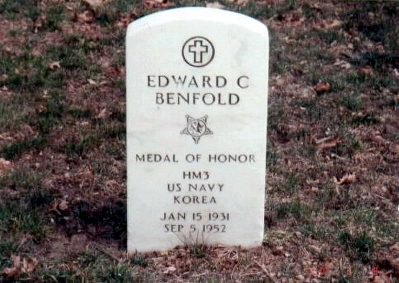 New Jersey Korean War Memorial-Edward C Benfold grave marker image. Click for full size.