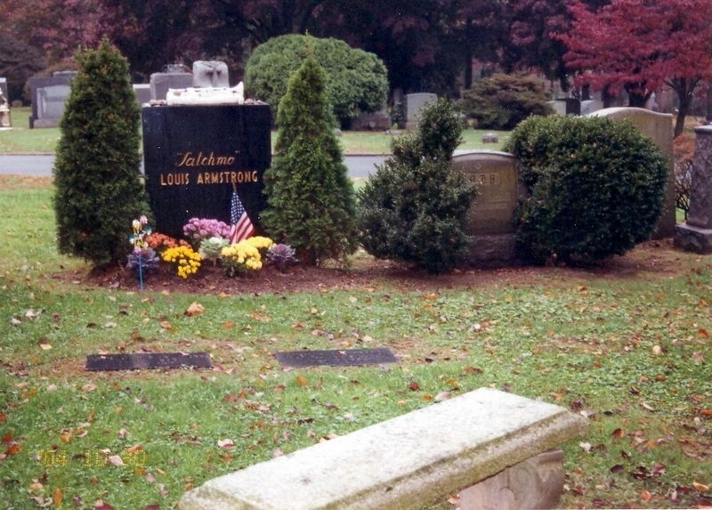 Louis Armstrong Grave Marker-Flushing Cemetery, Flusing NY image. Click for full size.