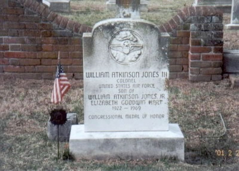 William Atkinson Jones III-grave marker image. Click for full size.