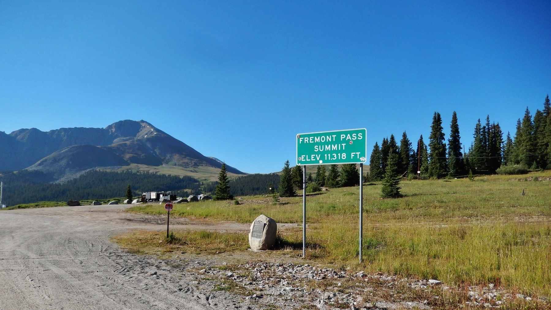 Fremont Pass Marker & Highway Sign image. Click for full size.