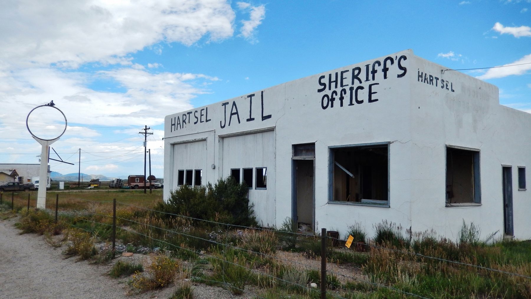 "Hartsel Jail & Sheriff's Office" (<b><i>behind marker</b></i>) image. Click for full size.