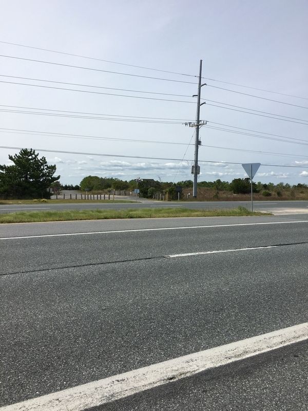 Shipwreck marker viewed from the north bound lanes.. Click for full size. Shipwreck marker viewed from the north bound lanes. image. Click for full size.