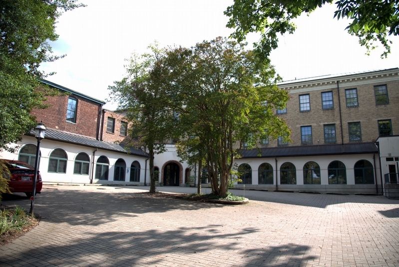 Richmond Hill Courtyard image. Click for full size.