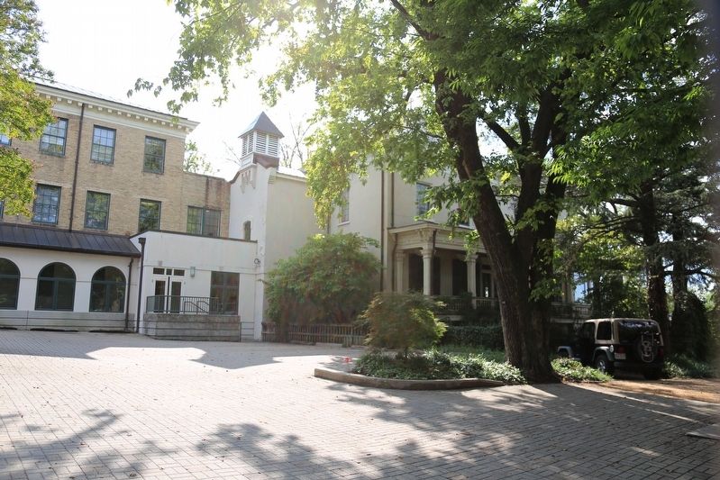 Richmond Hill Courtyard and Mansion image. Click for full size.