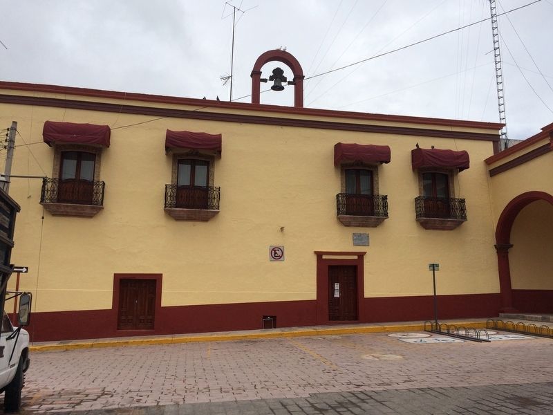 An additional view of the exterior balconies of the House of Mota, now the Coln Municipal Building. image. Click for full size.