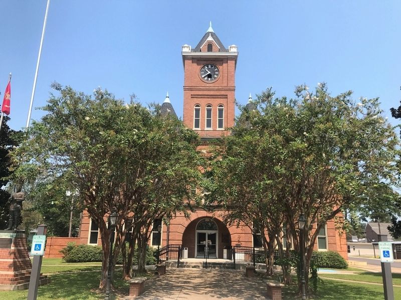 Pointe Coupee Parish Courthouse. Click for full size. Pointe Coupee Parish Courthouse image. Click for full size.