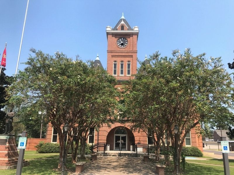 Pointe Coupee Parish Courthouse image. Click for full size.