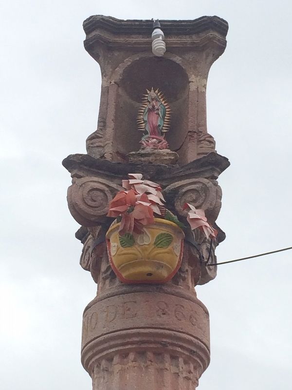 "La Pur�sima", the small sculpture of the Virgin of Guadalupe that tops the column. image. Click for full size.