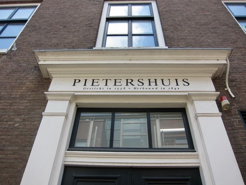 Pietershuis - Above the entrance image. Click for full size.