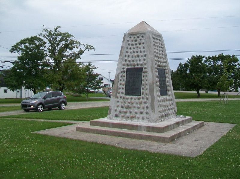 Mémorial des guerres mondiales / World Wars Memorial Marker. Click for full size. Mémorial des guerres mondiales / World Wars Memorial Marker image. Click for full size.