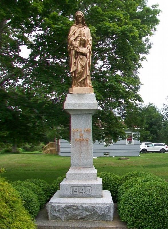 Saint Anne Statue image. Click for full size.