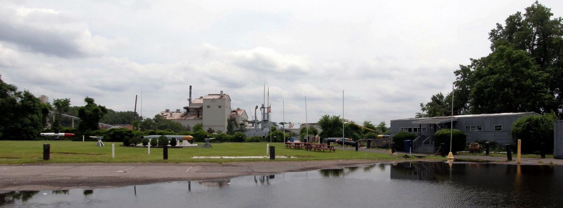 The abandoned U.S.S. Ling Museum site image. Click for full size.
