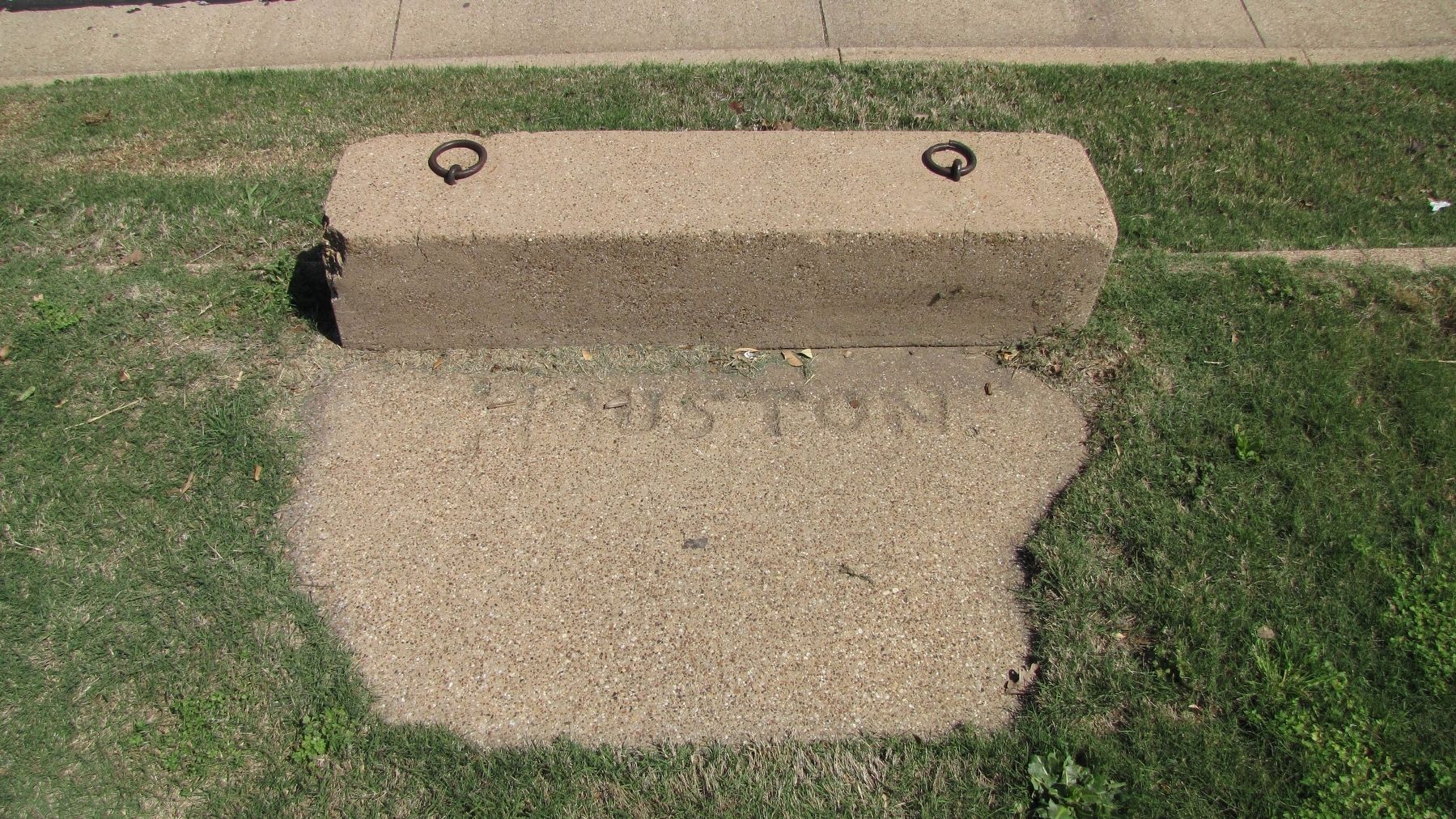 Houston Hitching Block Itself image. Click for full size.