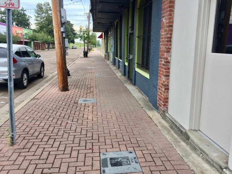 B. B. King Marker is just to left of wooden bench. image. Click for full size.