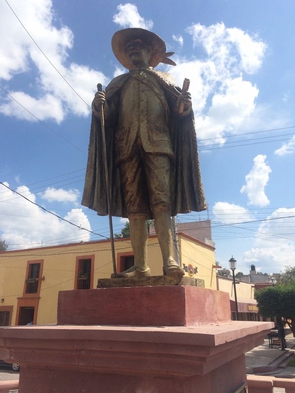 Lope D�ez de Aux de Armend�riz statue image. Click for full size.