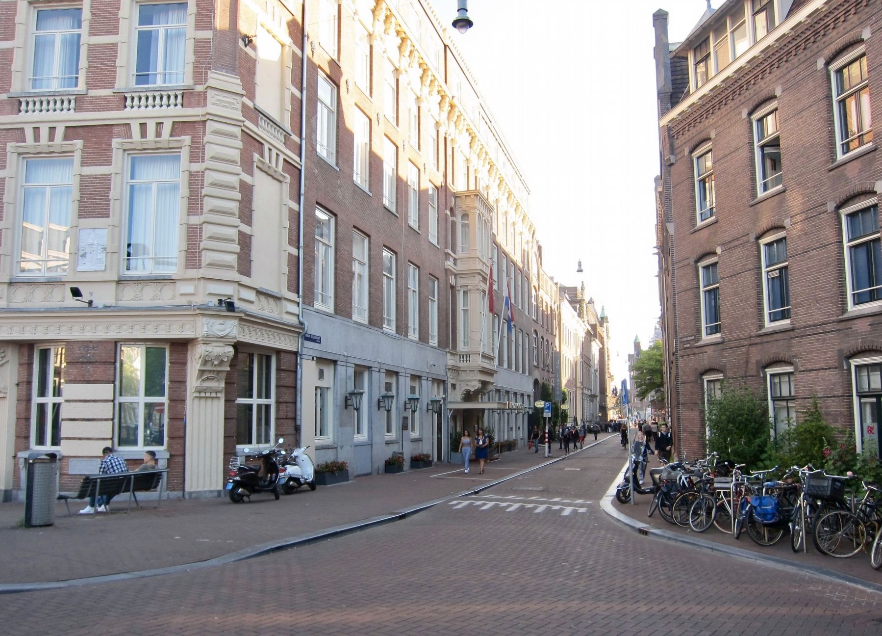 Doelentoren Marker - Wide View, Looking Down Nieuw Doelenstraat image. Click for full size.