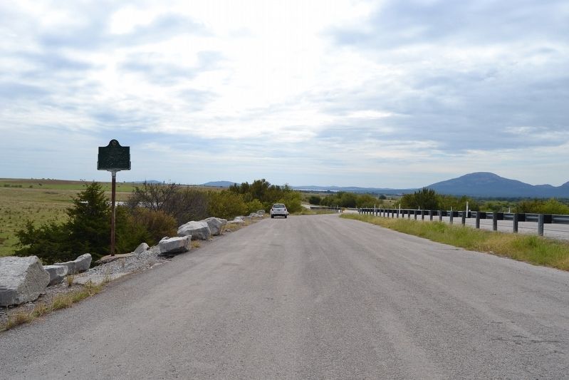 View to South Along State Highway 58 image. Click for full size.
