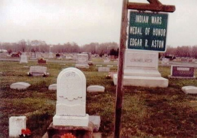 Pvt Edgar R. Aston-sign at grave site image. Click for full size.