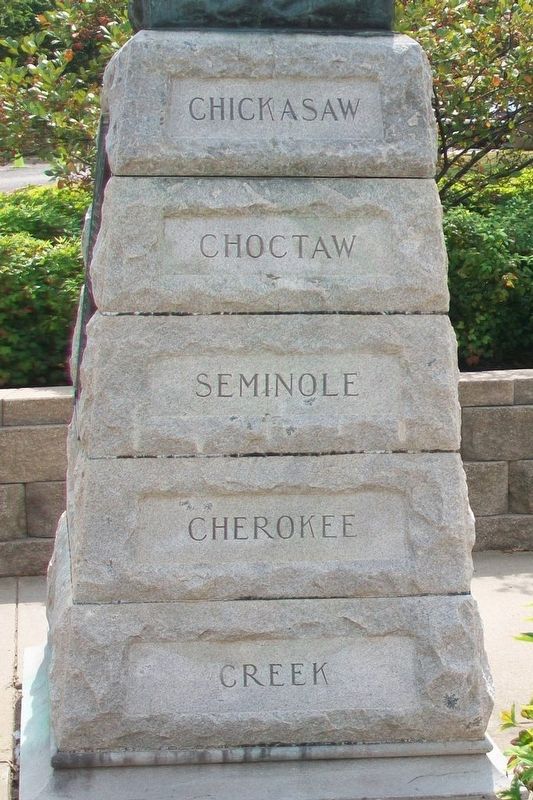 World War Memorial Detail image. Click for full size.