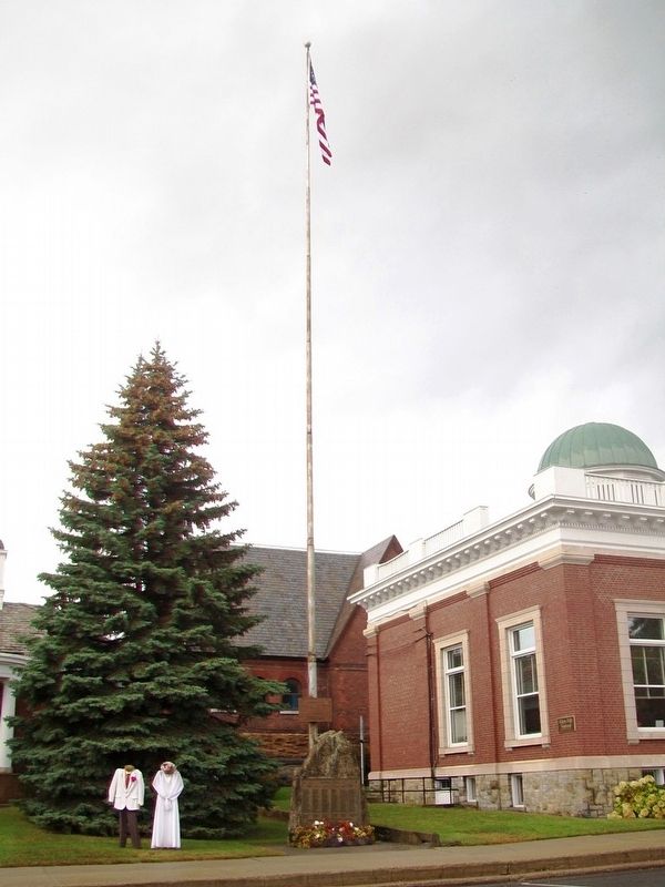 World War I Memorial Honor Roll and Flag Pole image. Click for full size.