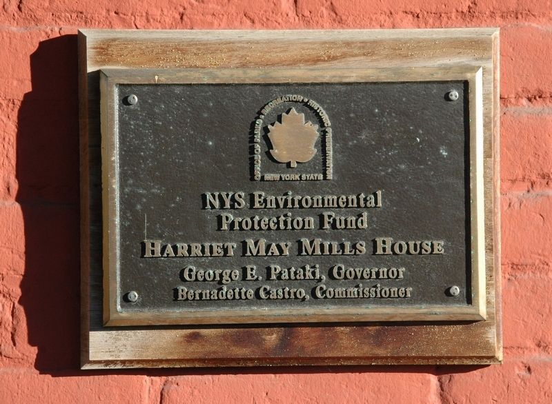 Harriet May Mills House Plaque image. Click for full size.