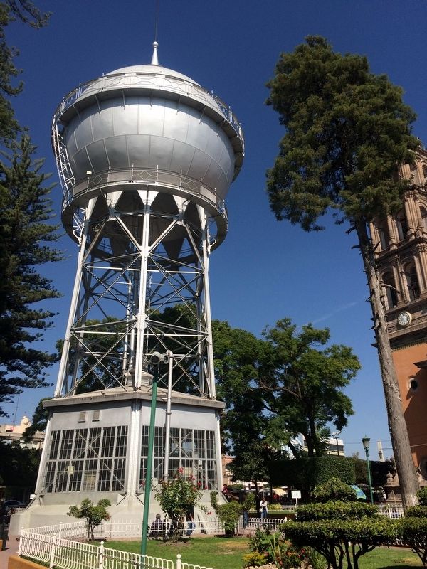 Celaya's Water Tower image. Click for full size.