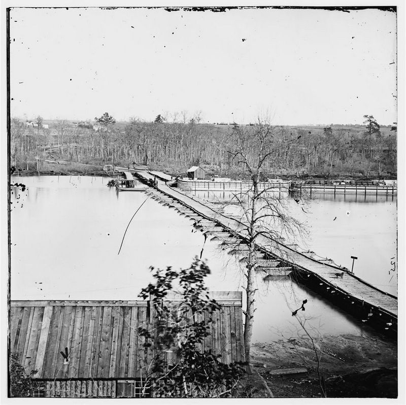 [Broadway Landing, Va. Pontoon bridge across the Appomattox] image. Click for full size.