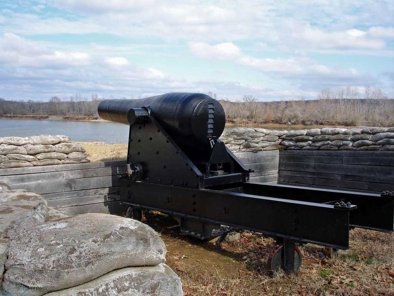 A Ten-inch Confederate columbiad at Fort Donelson National Battlefield. image. Click for full size.