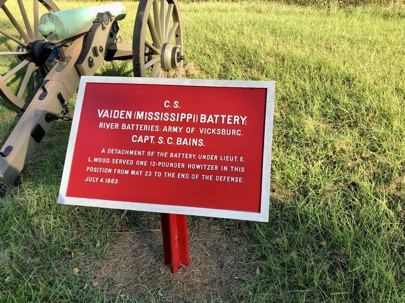 <small>C.S.</small> Vaiden (Mississippi) Battery; marker and howitzer. image. Click for full size.