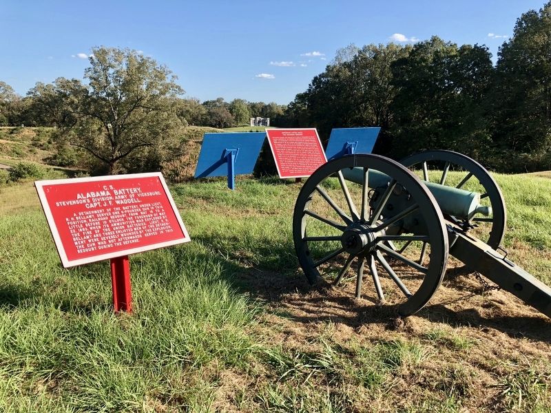 <small>C.S.</small> Alabama Battery Marker atop Railroad Redoubt. image. Click for full size.
