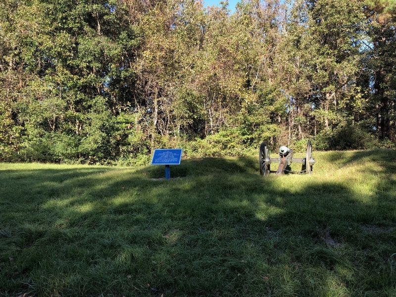 <small>U.S.</small> 6th Battery, Marker next to period gun.. Click for full size. <small>U.S.</small> 6th Battery, Marker next to period gun. image. Click for full size.
