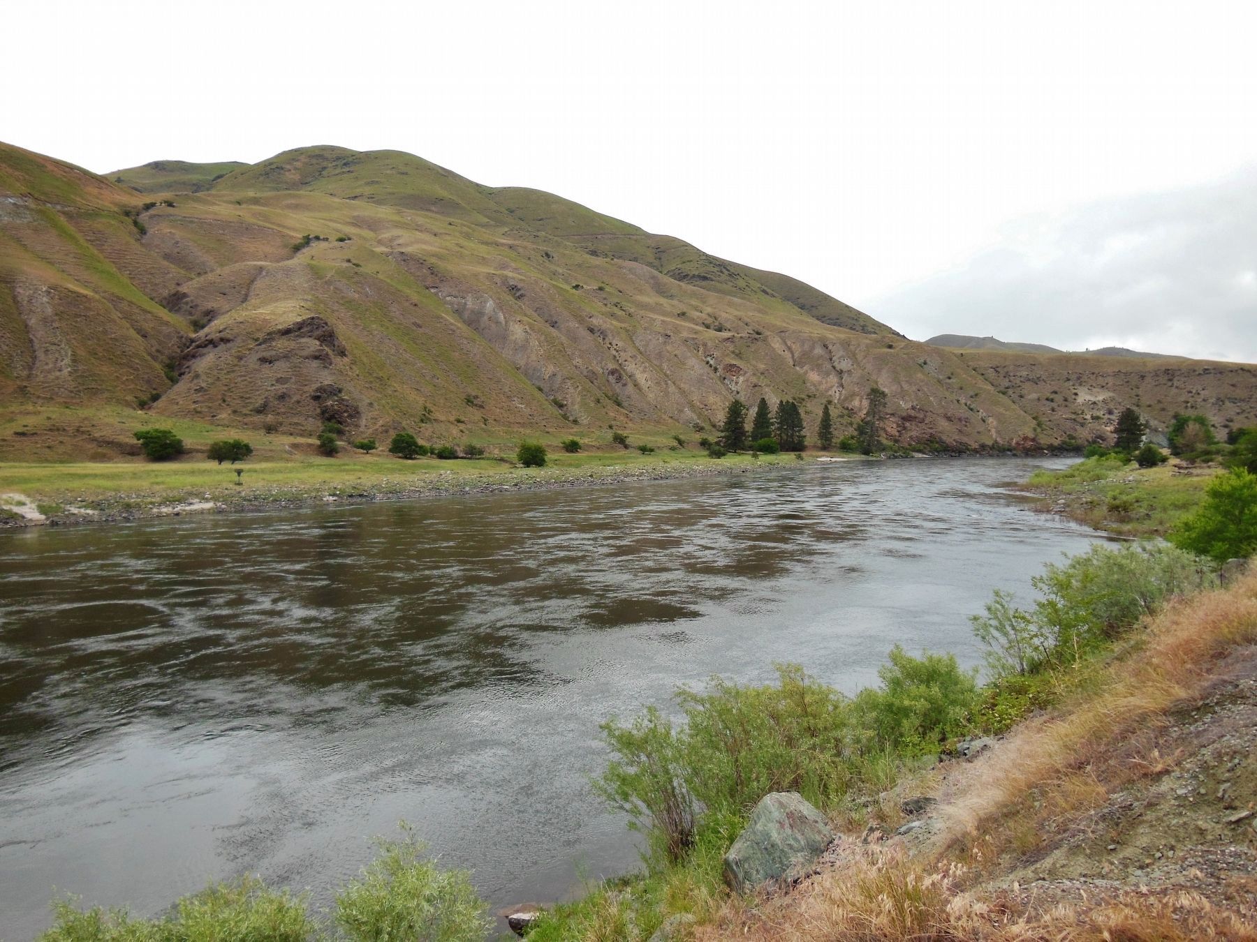 Salmon River (<i>view looking north from marker</i>) image. Click for full size.