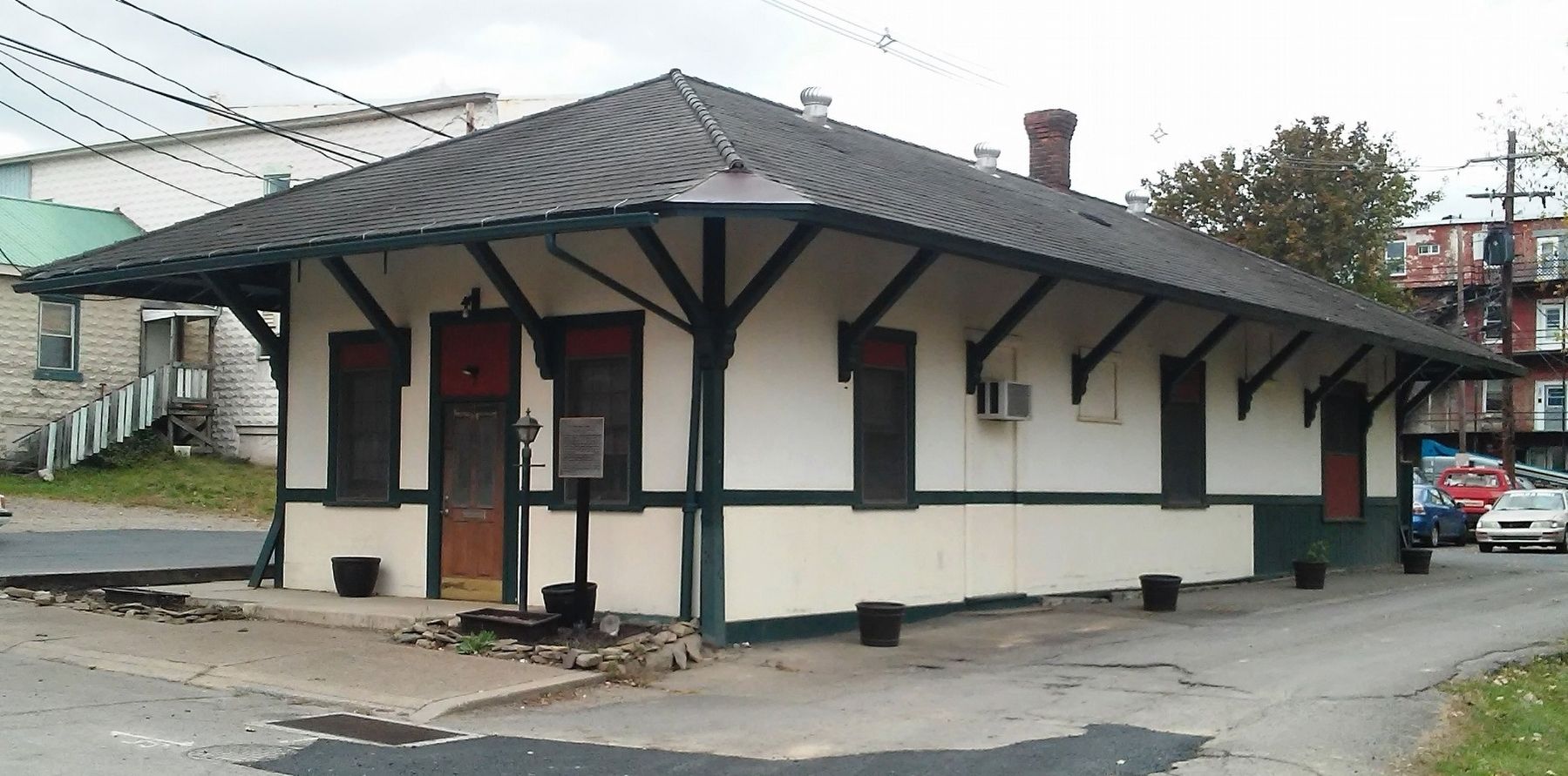 1922 Train Station and Marker image. Click for full size.