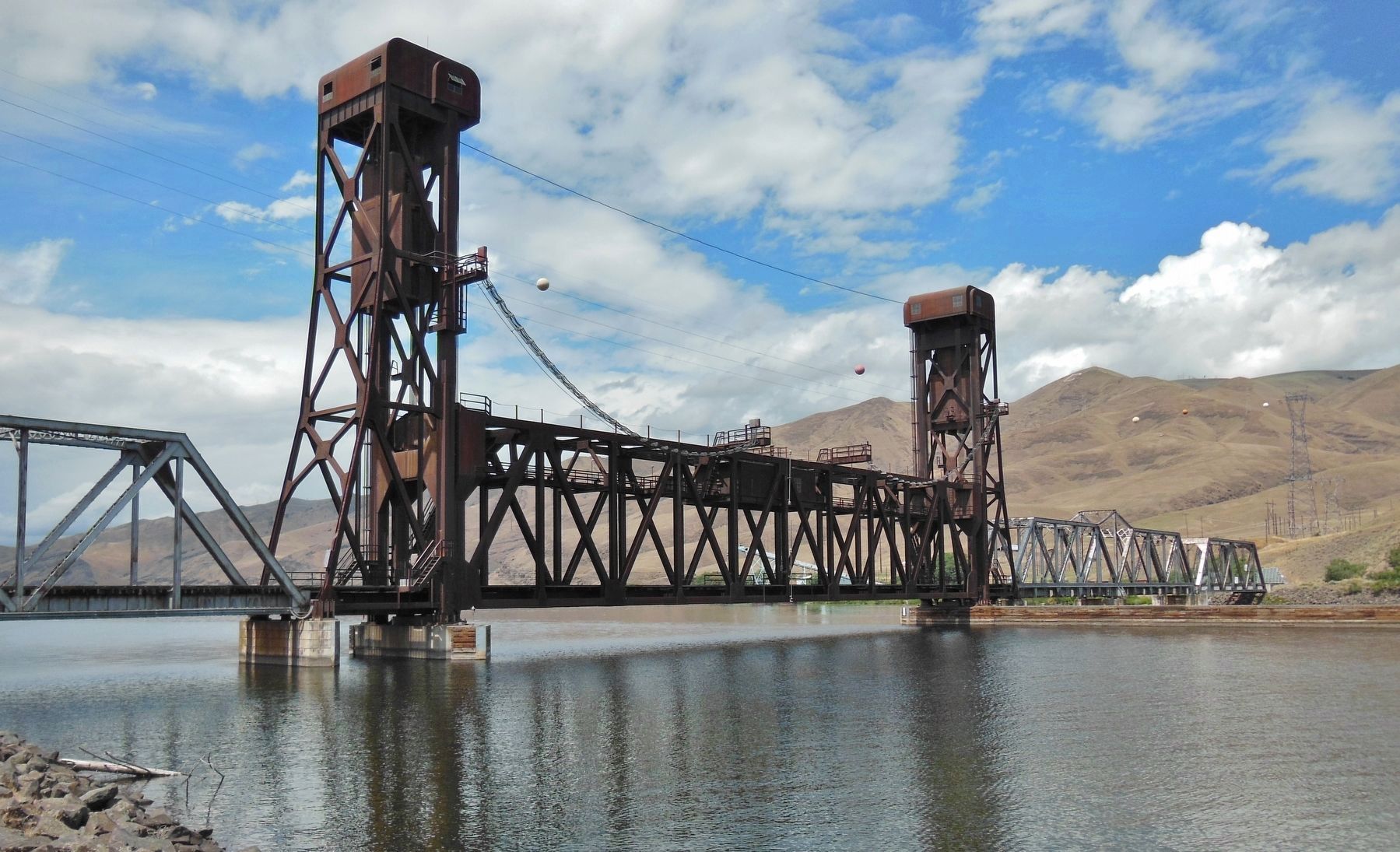 Nearby Railroad Bridge. Click for full size. Nearby Railroad Bridge image. Click for full size.