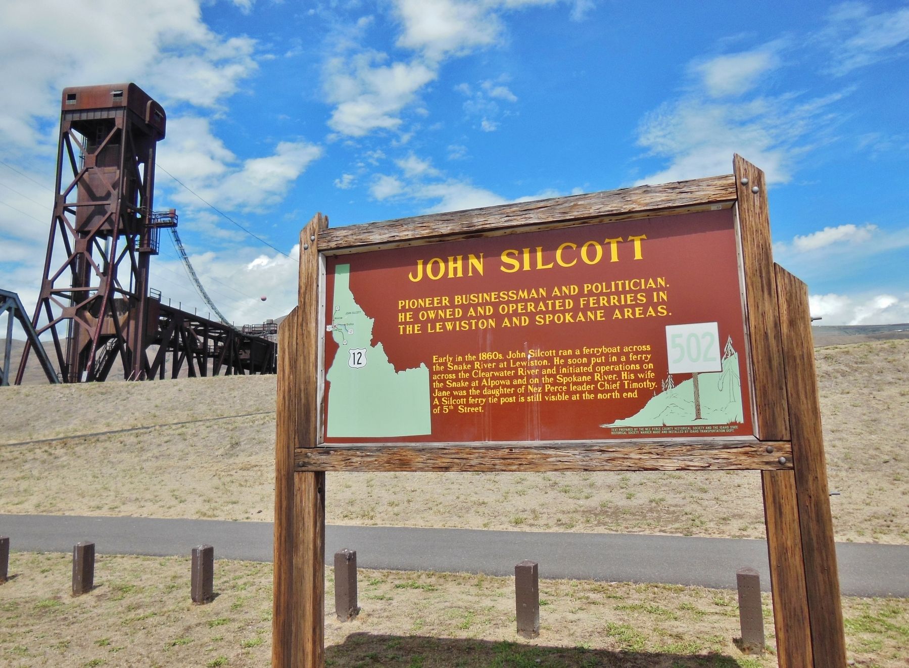 John Silcott Marker (<i>wide view with 18th Street Bridge in the background</i>) image. Click for full size.