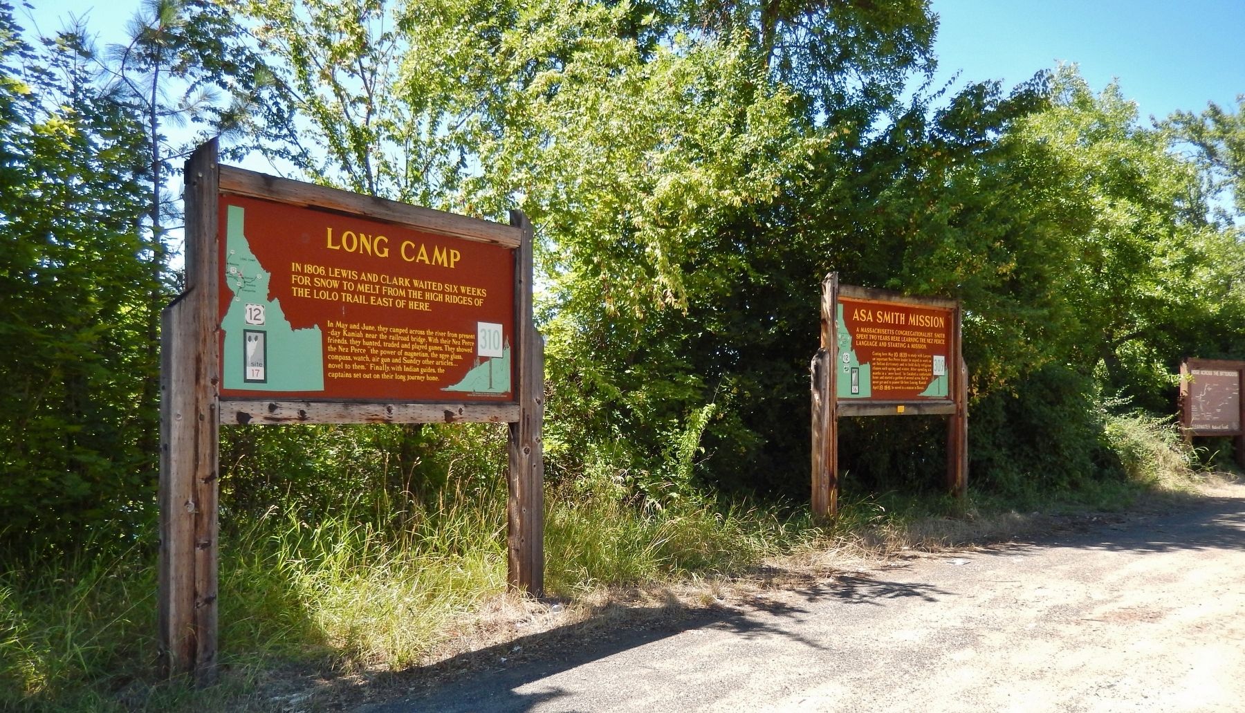 Long Camp Marker (<i>wide view showing adjacent markers</i>) image. Click for full size.